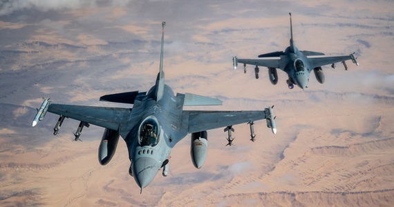 two u.s. air force f-16 jets flying over desert