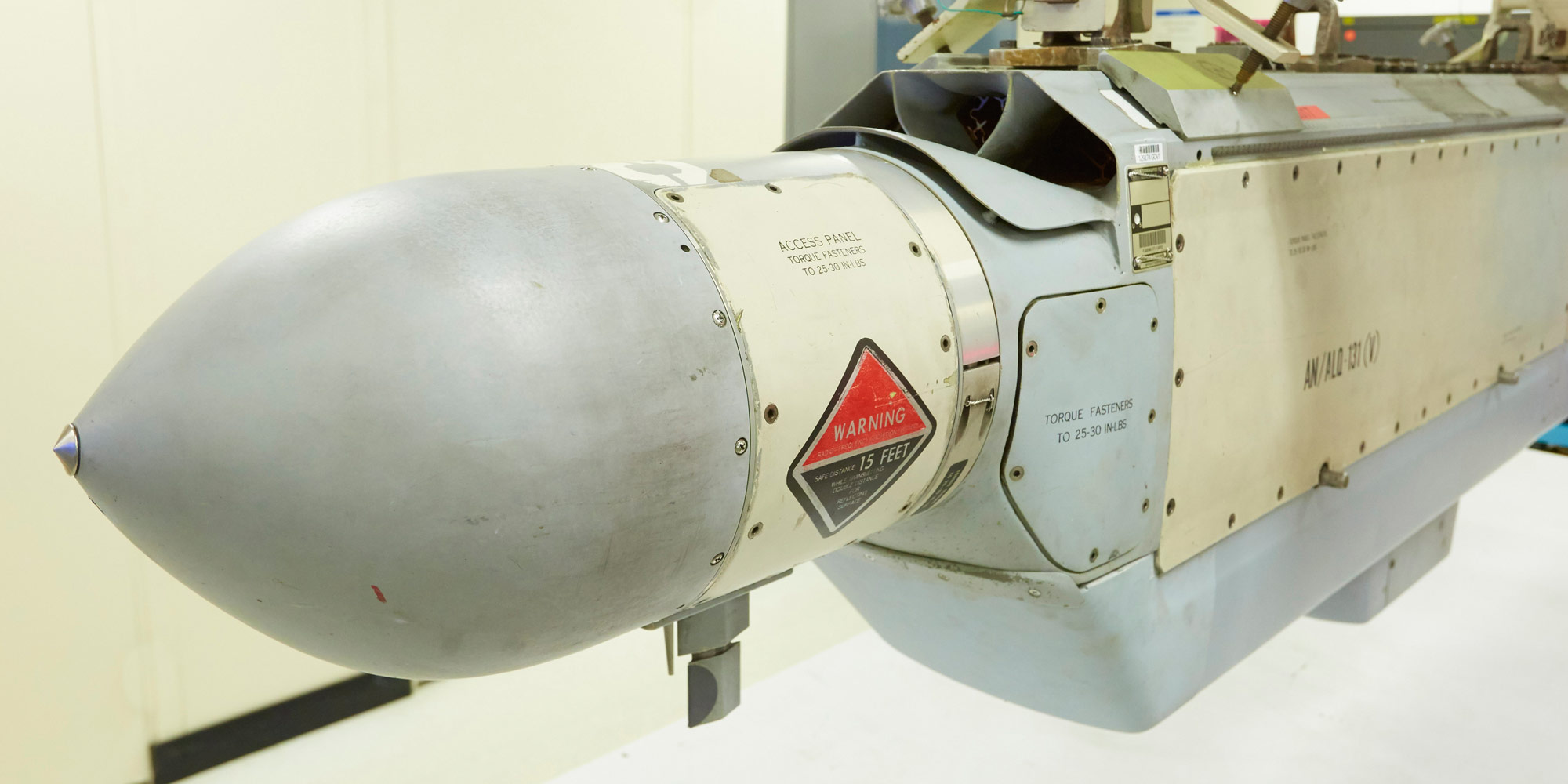 AN/ALQ-131(V) Electronic Countermeasures (ECM) Pod – hero electronic warfare pod