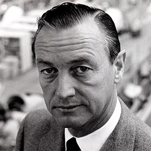 Headshot of Thomas Jones