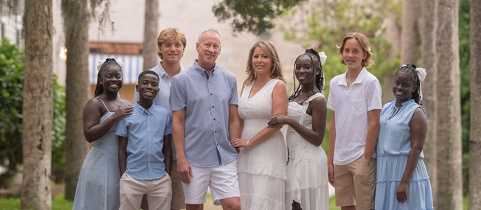 Photo of family with two parents and six kids. 