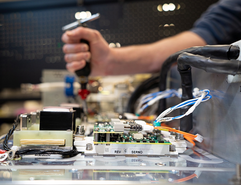 MPPS_Sykesville-_01_26_22_DSC08942-900h Employee working on circuit board in Sykesville, MD