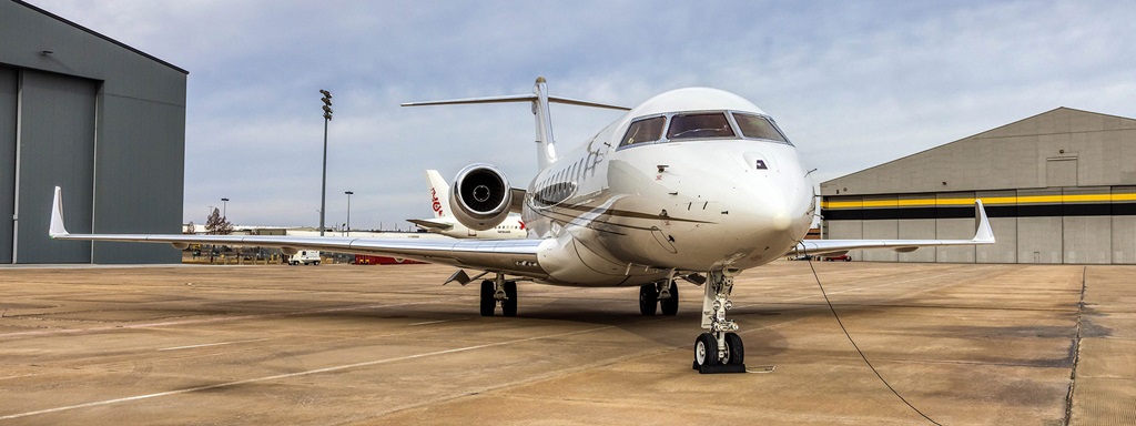 airborne-ISR-in-front-of-hangar