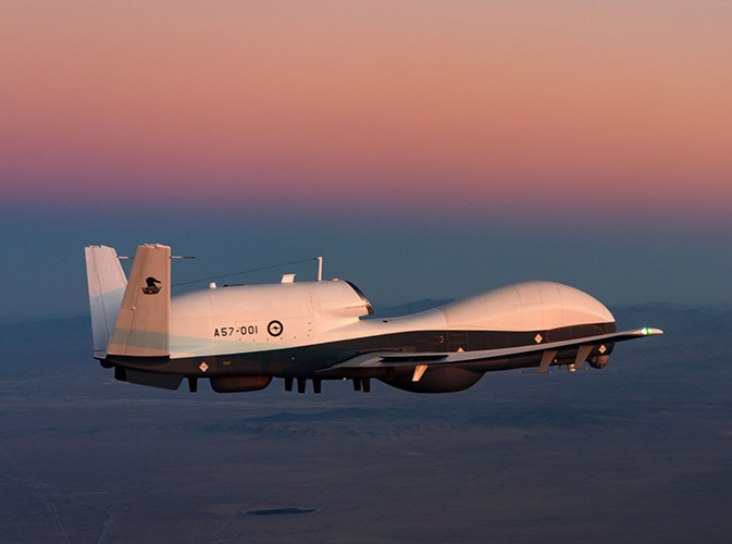 オーストラリア空軍、ノースロップ・グラマンのMQ-4Cトライトン初号機を受領