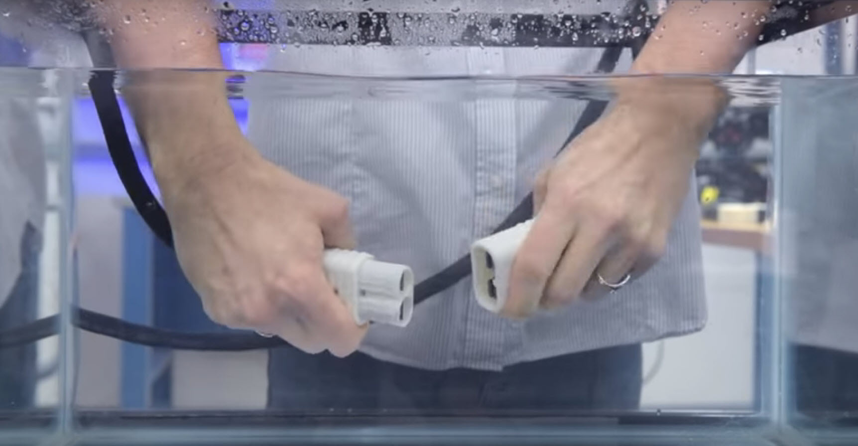 NiobiCon – Mixing Electricity and Water Sparks a Revolutionary Idea Mixing Electricity and Water Sparks a Revolutionary Idea