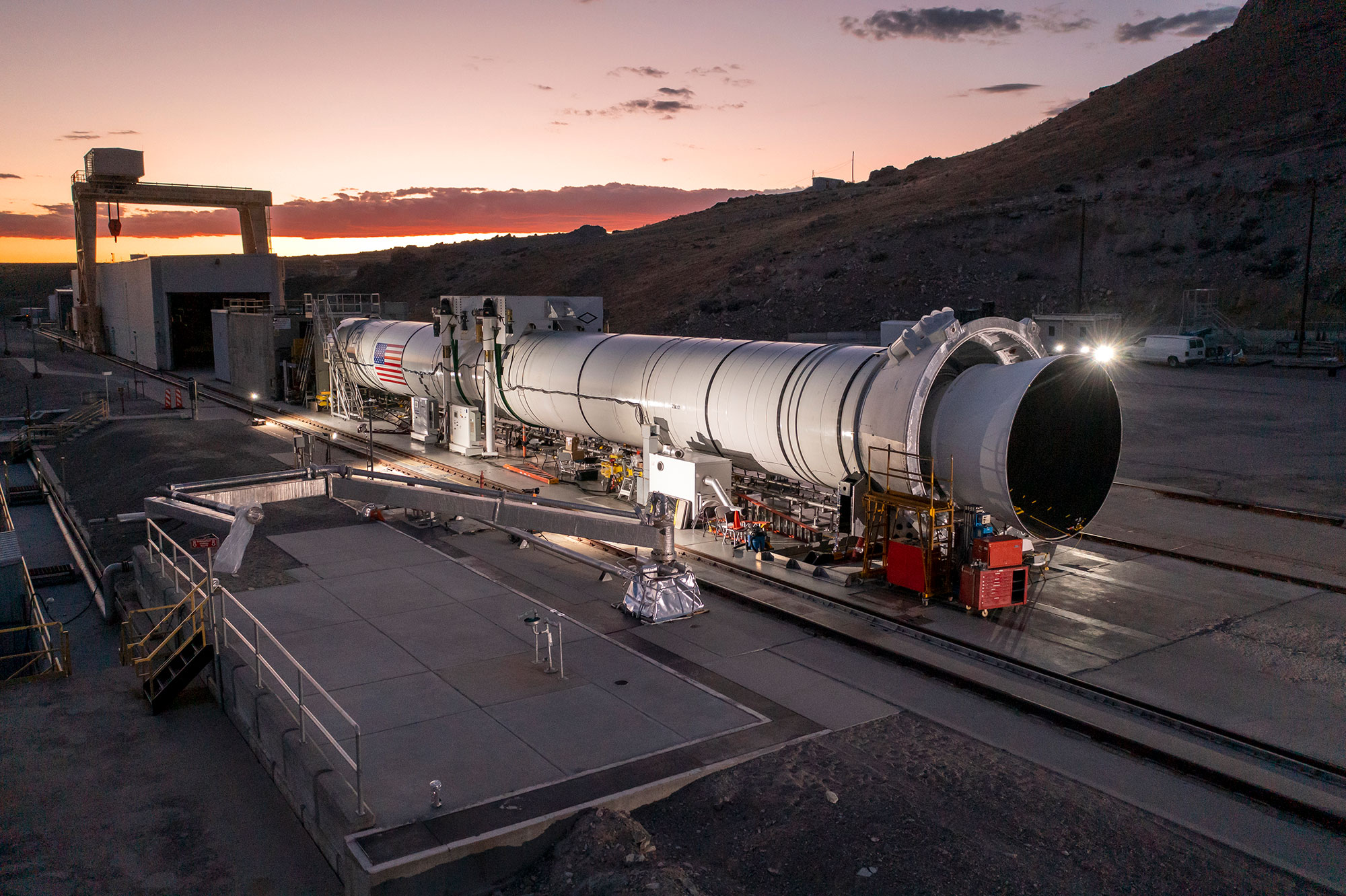 web-artemis-FSB-night3 Five segment solid rocket booster test